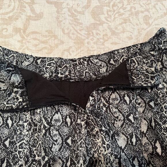 Molly Bracken skirt midi length pleated snakeskin lined with high slit Sz Small - Picture 7 of 10